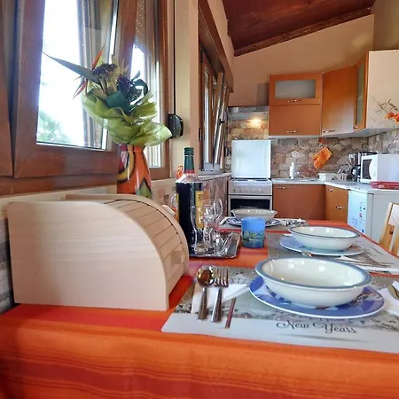Holiday home Herrliches Mit Klima, Wlan, Terrasse Und Grillbereich Pula